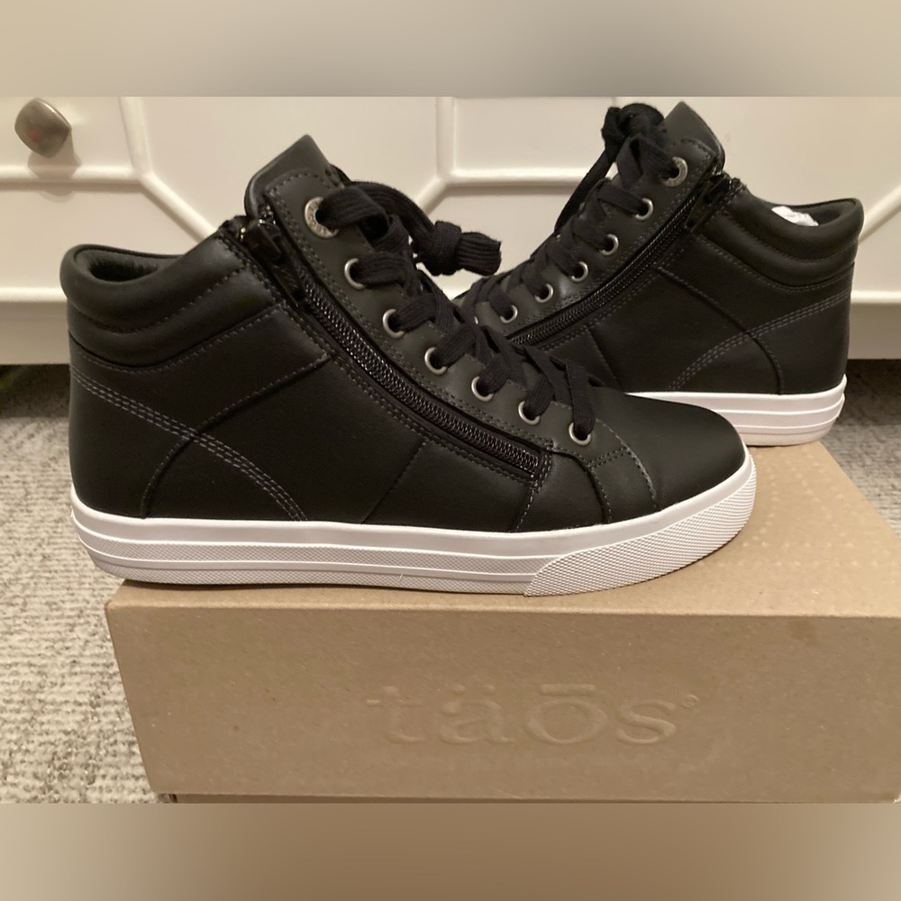 Taos WINNER Black High-Top Sneakers -NEW
